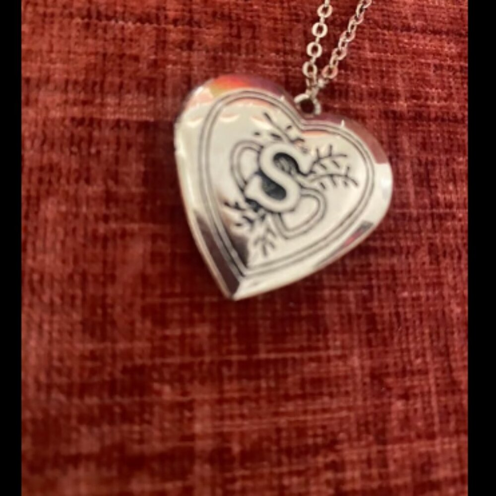 Altar'd State Vintage Gold S initial locket necklace - NEW